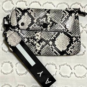 🌸 Quay Australia Wristlet- faux snakeskin